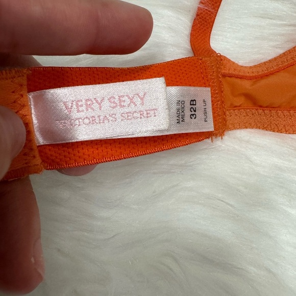 Very Sexy Victorias Secret Push up Bra and Pantie - Picture 7 of 12